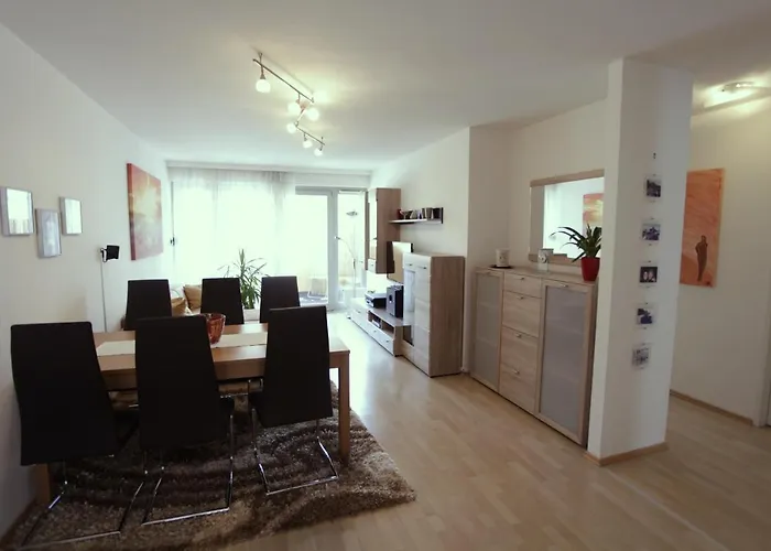 Freundliche Zentrale Wohnung Naehe Donau Kanal Daire